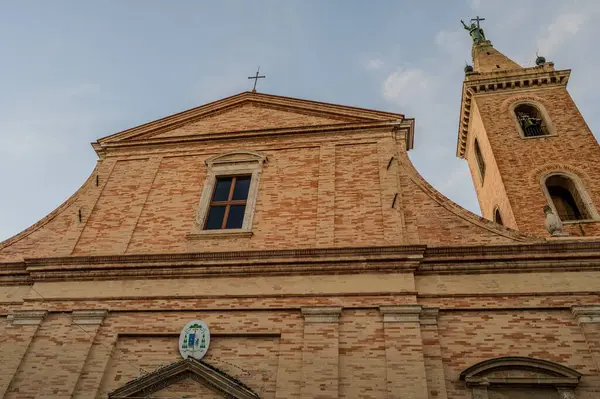 Saint Gregorio Magno ve Margherita Katedrali, San Benedetto del Tronto-Ripatransone-Montalto piskoposluğunun ortak katedrali olan Ascoli Piceno eyaletinin Ripatransone eyaletinin ana tarikat binasıdır.