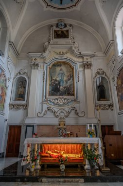 Şehrin koruyucu azizine adanmış çok eski bir kilise. Kesinlikle 9. yüzyılın ikinci yarısına kadar uzanıyor. Sunağın altında, bir vazonun içinde, Santa Reparata 'nın kalıntıları korunuyor.