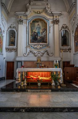 Şehrin koruyucu azizine adanmış çok eski bir kilise. Kesinlikle 9. yüzyılın ikinci yarısına kadar uzanıyor. Sunağın altında, bir vazonun içinde, Santa Reparata 'nın kalıntıları korunuyor.