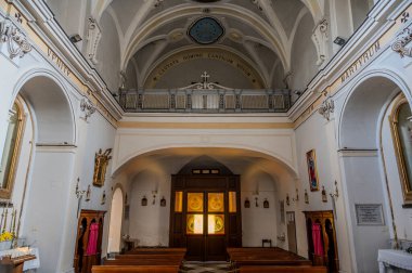 Şehrin koruyucu azizine adanmış çok eski bir kilise. Kesinlikle 9. yüzyılın ikinci yarısına kadar uzanıyor. Sunağın altında, bir vazonun içinde, Santa Reparata 'nın kalıntıları korunuyor.