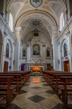 Şehrin koruyucu azizine adanmış çok eski bir kilise. Kesinlikle 9. yüzyılın ikinci yarısına kadar uzanıyor. Sunağın altında, bir vazonun içinde, Santa Reparata 'nın kalıntıları korunuyor.