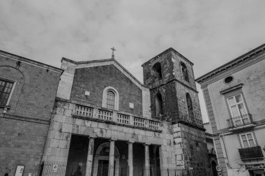 San Clemente Katedrali Teano şehrinin başlıca ibadet yeri ve Teano-Calvi piskoposluğunun merkezidir.