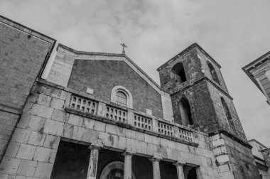 San Clemente Katedrali Teano şehrinin başlıca ibadet yeri ve Teano-Calvi piskoposluğunun merkezidir.