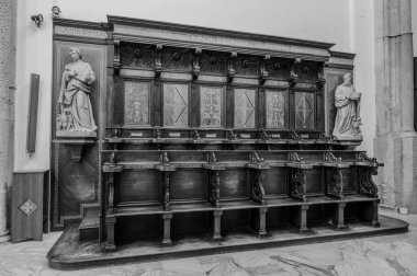 San Clemente Katedrali Teano şehrinin başlıca ibadet yeri ve Teano-Calvi piskoposluğunun merkezidir.