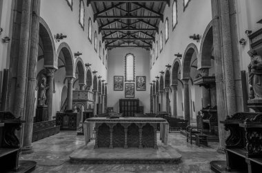 San Clemente Katedrali Teano şehrinin başlıca ibadet yeri ve Teano-Calvi piskoposluğunun merkezidir.