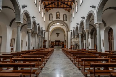 San Clemente Katedrali Teano şehrinin başlıca ibadet yeri ve Teano-Calvi piskoposluğunun merkezidir.