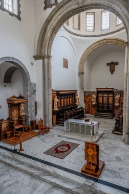 San Clemente Katedrali Teano şehrinin başlıca ibadet yeri ve Teano-Calvi piskoposluğunun merkezidir.
