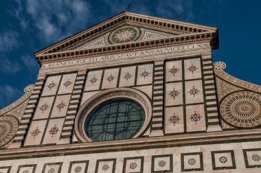 Floransa 'daki en önemli kiliselerden biridir, aynı ismin karesinde yer alır ve Dominik Düzeni' nin referans noktasıdır..