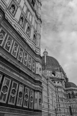 Floransa Katedrali olarak da bilinen Santa Maria del Fiore Metropolitan Katedrali, Floransa 'nın ana kilisesidir..