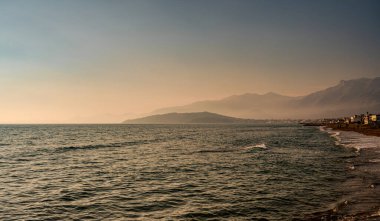 Marina di Minturno, Lazio, İtalya. Kışın deniz