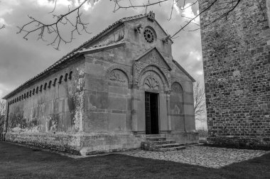 Matrice, Campobasso belediyesine bağlı bir manastır. Manastırın inşasının tarihi bilinmemekle birlikte, Ağustos 1148 'de Benevento Başpiskoposu II. Peter tarafından kutsanmıştır.