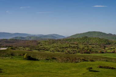 Molise, Adriyatik Denizi kıyısında uzanan bir İtalyan dağlık bölgesidir. Apennine Dağları 'ndaki Abruzzo Milli Parkı' nın zengin bir kısmını kapsıyor..