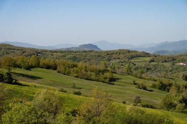 Molise, Adriyatik Denizi kıyısında uzanan bir İtalyan dağlık bölgesidir. Apennine Dağları 'ndaki Abruzzo Milli Parkı' nın zengin bir kısmını kapsıyor..