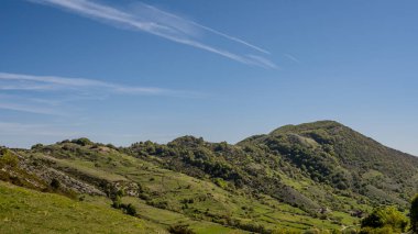 Molise, Adriyatik Denizi kıyısında uzanan bir İtalyan dağlık bölgesidir. Apennine Dağları 'ndaki Abruzzo Milli Parkı' nın zengin bir kısmını kapsıyor..