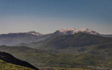 Molise, Adriyatik Denizi kıyısında uzanan bir İtalyan dağlık bölgesidir. Apennine Dağları 'ndaki Abruzzo Milli Parkı' nın zengin bir kısmını kapsıyor..