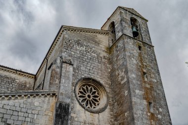 Santa Maria de Arabona, Manoppello belediyesinde (PE) 12. yüzyılın sonlarına dayanan ve 1902 yılında ulusal anıt ilan edilen bir manastır..
