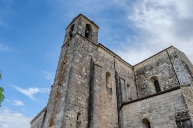Santa Maria de Arabona, Manoppello belediyesinde (PE) 12. yüzyılın sonlarına dayanan ve 1902 yılında ulusal anıt ilan edilen bir manastır..