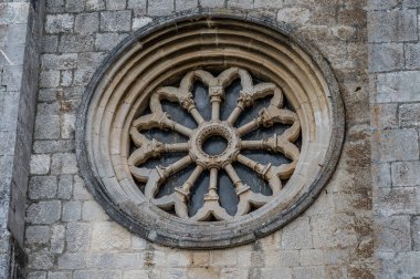 Santa Maria de Arabona, Manoppello belediyesinde (PE) 12. yüzyılın sonlarına dayanan ve 1902 yılında ulusal anıt ilan edilen bir manastır..