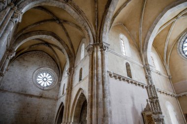 Santa Maria de Arabona, Manoppello belediyesinde (PE) 12. yüzyılın sonlarına dayanan ve 1902 yılında ulusal anıt ilan edilen bir manastır..