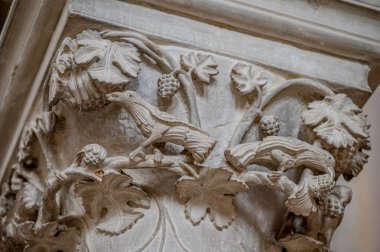 Santa Maria de Arabona, Manoppello belediyesinde (PE) 12. yüzyılın sonlarına dayanan ve 1902 yılında ulusal anıt ilan edilen bir manastır..