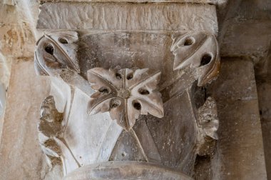 Santa Maria de Arabona, Manoppello belediyesinde (PE) 12. yüzyılın sonlarına dayanan ve 1902 yılında ulusal anıt ilan edilen bir manastır..