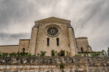 Santa Maria de Arabona, Manoppello belediyesinde (PE) 12. yüzyılın sonlarına dayanan ve 1902 yılında ulusal anıt ilan edilen bir manastır..
