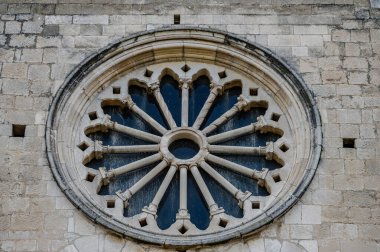 Santa Maria de Arabona, Manoppello belediyesinde (PE) 12. yüzyılın sonlarına dayanan ve 1902 yılında ulusal anıt ilan edilen bir manastır..