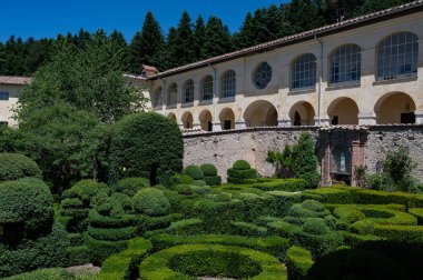 Trisulti Charterhouse, Frosinone ilinin Collepardo ilçesine bağlı bir manastır. 1879 yılında ulusal bir anıt olarak kabul edilmiştir..