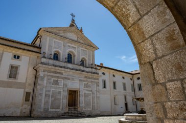 Trisulti Charterhouse, Frosinone ilinin Collepardo ilçesine bağlı bir manastır. 1879 yılında ulusal bir anıt olarak kabul edilmiştir..