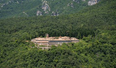 Trisulti Charterhouse, Frosinone ilinin Collepardo ilçesine bağlı bir manastır. 1879 yılında ulusal bir anıt olarak kabul edilmiştir..
