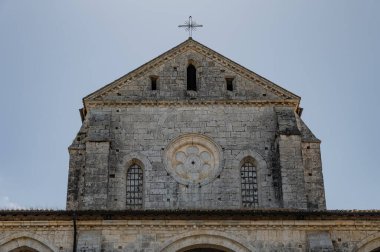 Cistercian Gothic mimarisinin en önemli İtalyan manastırlarından biridir. 1203 'te inşa edildi ve 1217' de kutsandı..