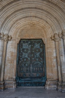 Cistercian Gothic mimarisinin en önemli İtalyan manastırlarından biridir. 1203 'te inşa edildi ve 1217' de kutsandı..