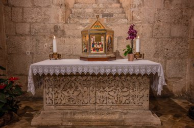 Cistercian Gothic mimarisinin en önemli İtalyan manastırlarından biridir. 1203 'te inşa edildi ve 1217' de kutsandı..