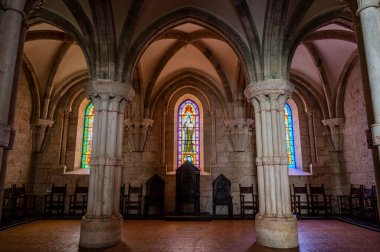 Cistercian Gothic mimarisinin en önemli İtalyan manastırlarından biridir. 1203 'te inşa edildi ve 1217' de kutsandı..