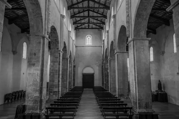 stock image It is a Christian monastic complex located in the municipality of Fossacesia, on a hill overlooking the Adriatic Sea. The complex is made up of a basilica and the nearby convent.