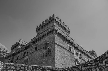 The Piccolomini Castle of Celano overlooks the Fucino plain, once occupied by the third largest lake in Italy, majestically and imposingly. clipart