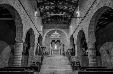 San Clemente al Vomano Manastırı, Teramo ilinin Vomano di Notaresco ilçesine yakın, Abruzzo 'da küçük bir tepenin üzerinde bulunan Katolik bir ibadethanedir..