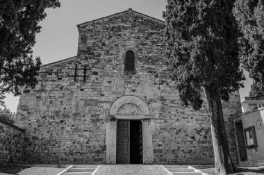 The Abbey of San Clemente al Vomano is a Catholic place of worship in Abruzzo that stands on the top of a small hill, not far from Guardia Vomano di Notaresco, in the province of Teramo. clipart