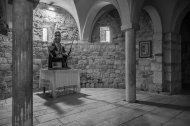 San Clemente al Vomano Manastırı, Teramo ilinin Vomano di Notaresco ilçesine yakın, Abruzzo 'da küçük bir tepenin üzerinde bulunan Katolik bir ibadethanedir..