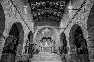San Clemente al Vomano Manastırı, Teramo ilinin Vomano di Notaresco ilçesine yakın, Abruzzo 'da küçük bir tepenin üzerinde bulunan Katolik bir ibadethanedir..