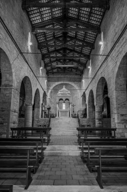 San Clemente al Vomano Manastırı, Teramo ilinin Vomano di Notaresco ilçesine yakın, Abruzzo 'da küçük bir tepenin üzerinde bulunan Katolik bir ibadethanedir..