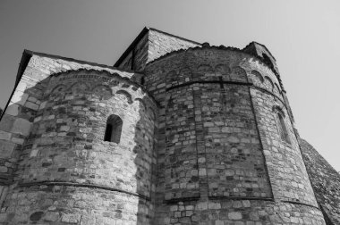 San Clemente al Vomano Manastırı, Teramo ilinin Vomano di Notaresco ilçesine yakın, Abruzzo 'da küçük bir tepenin üzerinde bulunan Katolik bir ibadethanedir..