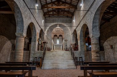 San Clemente al Vomano Manastırı, Teramo ilinin Vomano di Notaresco ilçesine yakın, Abruzzo 'da küçük bir tepenin üzerinde bulunan Katolik bir ibadethanedir..