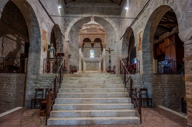 San Clemente al Vomano Manastırı, Teramo ilinin Vomano di Notaresco ilçesine yakın, Abruzzo 'da küçük bir tepenin üzerinde bulunan Katolik bir ibadethanedir..
