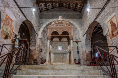 San Clemente al Vomano Manastırı, Teramo ilinin Vomano di Notaresco ilçesine yakın, Abruzzo 'da küçük bir tepenin üzerinde bulunan Katolik bir ibadethanedir..