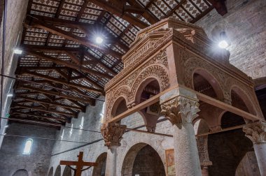 San Clemente al Vomano Manastırı, Teramo ilinin Vomano di Notaresco ilçesine yakın, Abruzzo 'da küçük bir tepenin üzerinde bulunan Katolik bir ibadethanedir..