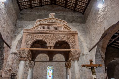 San Clemente al Vomano Manastırı, Teramo ilinin Vomano di Notaresco ilçesine yakın, Abruzzo 'da küçük bir tepenin üzerinde bulunan Katolik bir ibadethanedir..