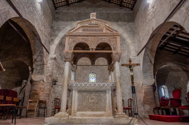 San Clemente al Vomano Manastırı, Teramo ilinin Vomano di Notaresco ilçesine yakın, Abruzzo 'da küçük bir tepenin üzerinde bulunan Katolik bir ibadethanedir..