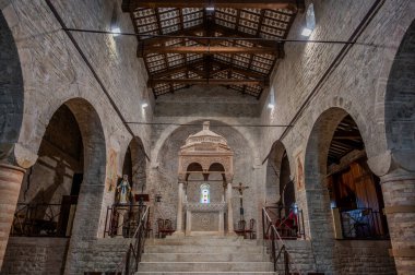 San Clemente al Vomano Manastırı, Teramo ilinin Vomano di Notaresco ilçesine yakın, Abruzzo 'da küçük bir tepenin üzerinde bulunan Katolik bir ibadethanedir..