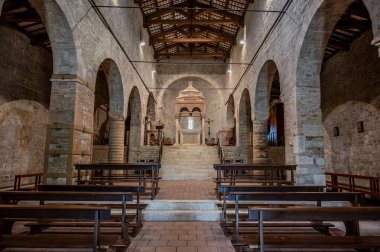 San Clemente al Vomano Manastırı, Teramo ilinin Vomano di Notaresco ilçesine yakın, Abruzzo 'da küçük bir tepenin üzerinde bulunan Katolik bir ibadethanedir..